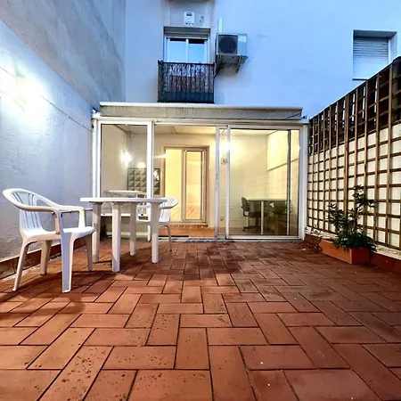 Acojedor Apartamento, Centro Con Patio