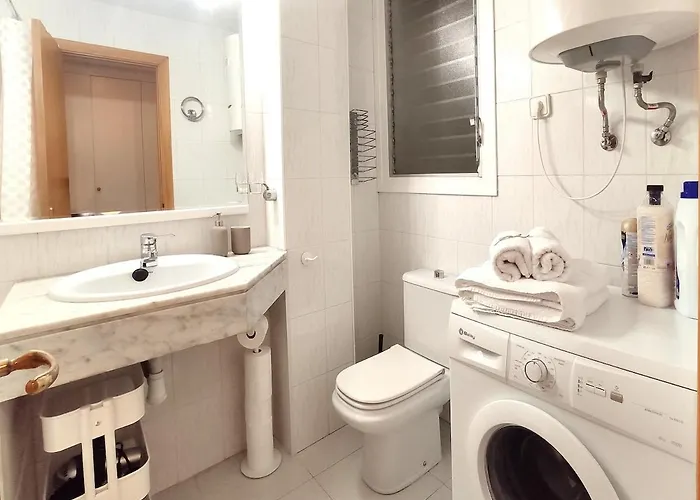 Acojedor Apartamento, Centro Con Patio 아파트 사바델
