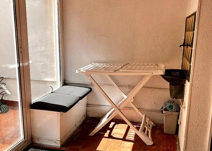 Acojedor Apartamento, Centro Con Patio 사바델