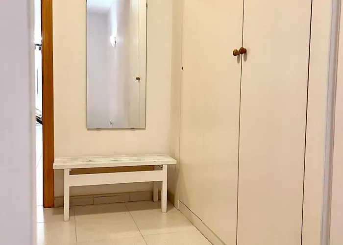 Acojedor Apartamento, Centro Con Patio 아파트 사바델