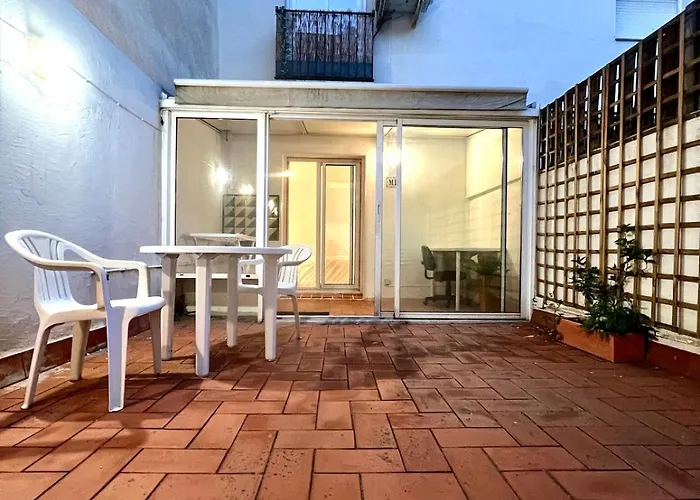 Acojedor Apartamento, Centro Con Patio