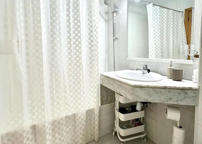 Acojedor Apartamento, Centro Con Patio 아파트 *