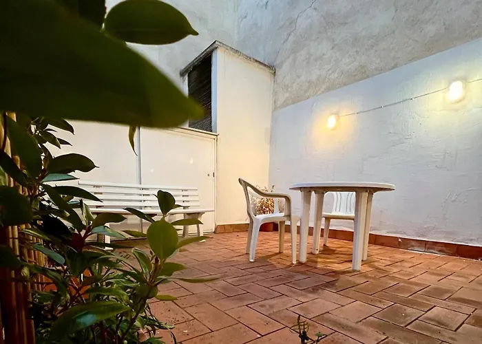Acojedor Apartamento, Centro Con Patio 아파트 *