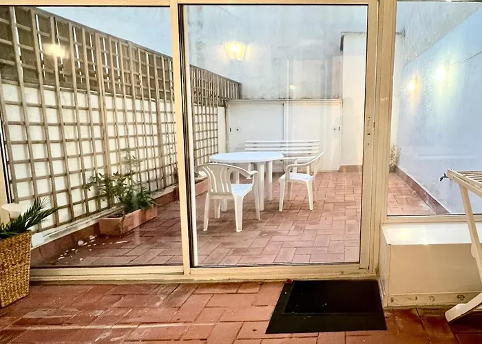 Acojedor Apartamento, Centro Con Patio 사바델